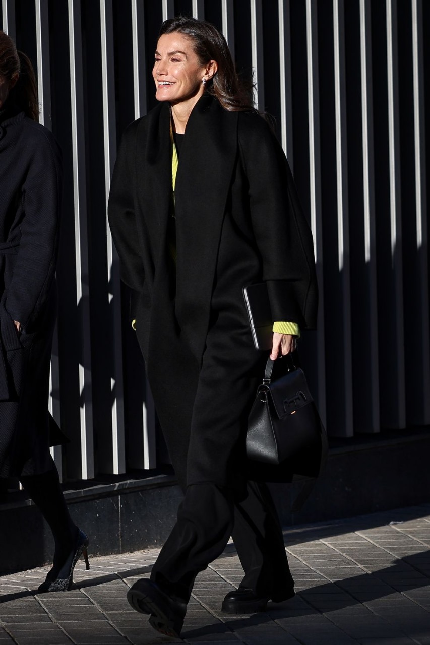 Queen Letizia Makes A Statement In Electric Green Blazer With Black Winter Outfit Queen Letizia Makes A Statement In Electric Green Blazer With Black Winter Outfit